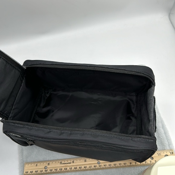 Old Spice Gentleman’s Blend-Body & Face Wash with Dopp AXE Bag-Lot of 2 Items - Picture 8 of 11